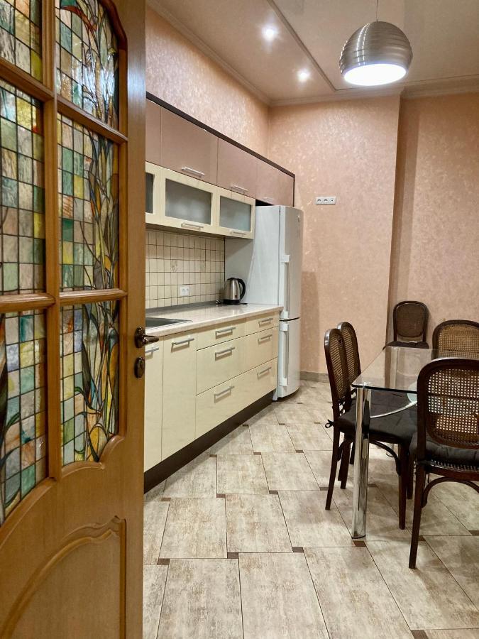 Large Apartment In The City Center Munkács Kültér fotó