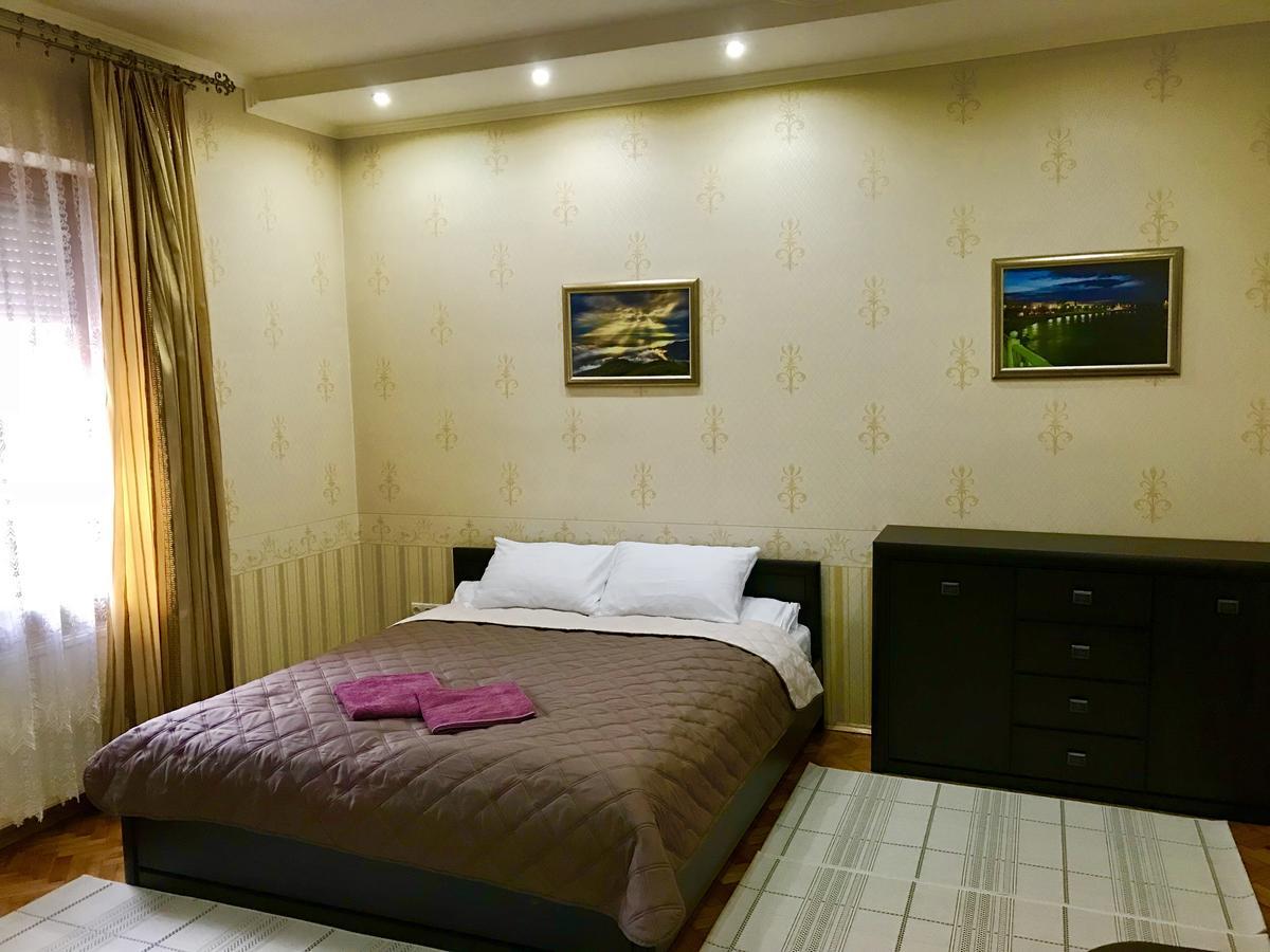 Large Apartment In The City Center Munkács Kültér fotó
