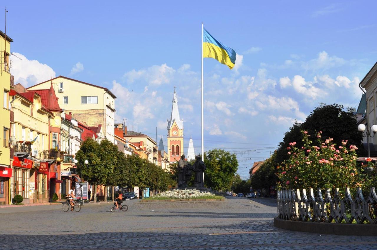 Large Apartment In The City Center Munkács Kültér fotó
